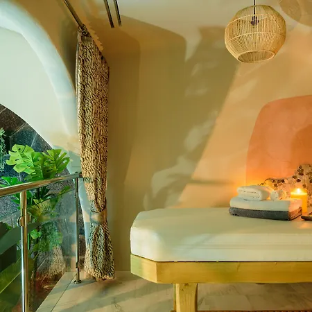 Acro Blue Luxury Bed & Breakfast 4*