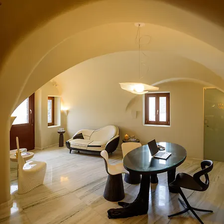 Acro Blue Luxury Bed & Breakfast 4*