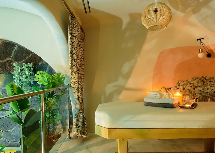 Acro Blue Luxury Bed & Breakfast 4*