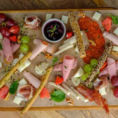 فندق مبيت وإفطار Acro Blue Luxury 4*